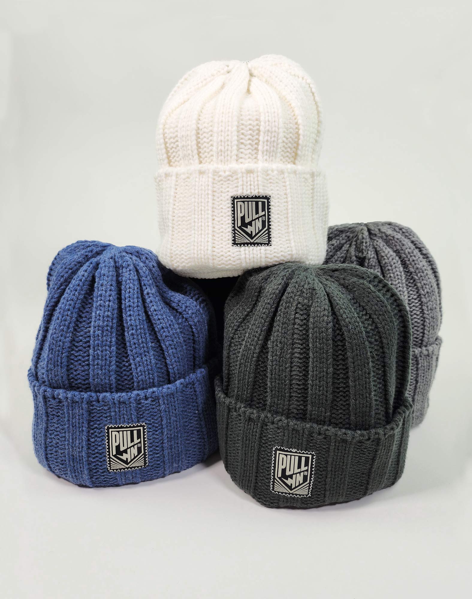 bonnet nightshadow PULLIN en acrylic