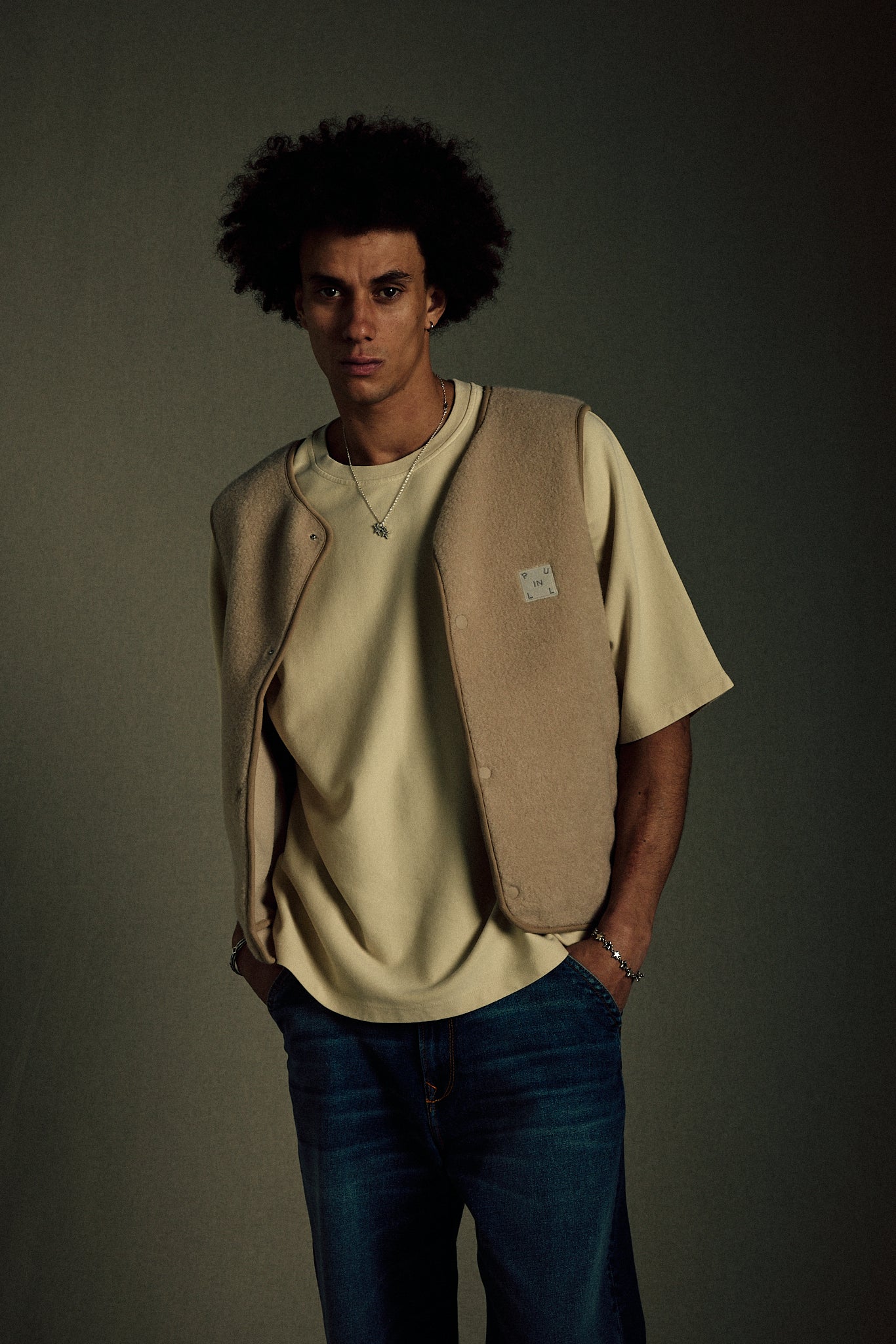 ANTIQUITY SLEEVE VEST