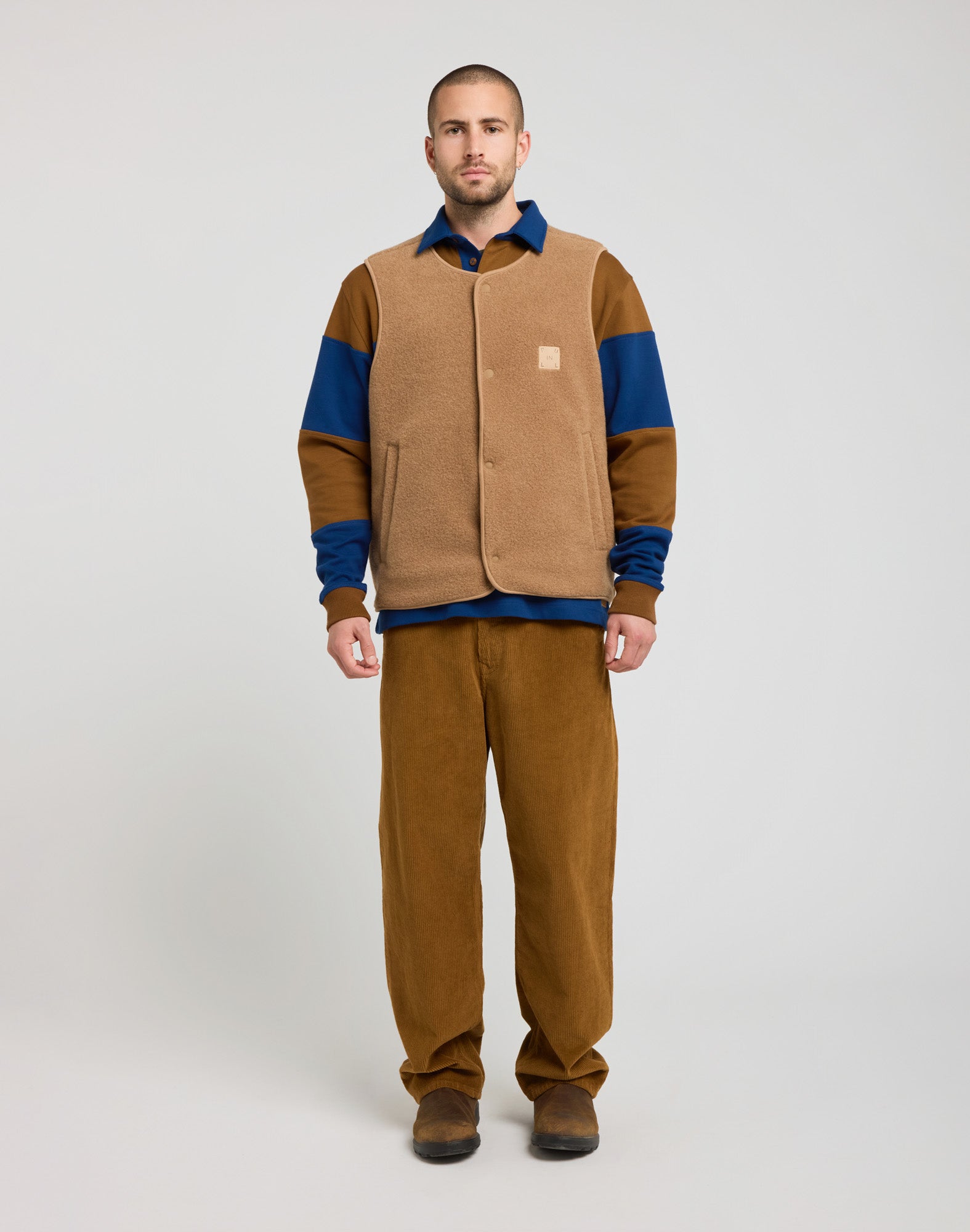 SAND SLEEVELESS VEST