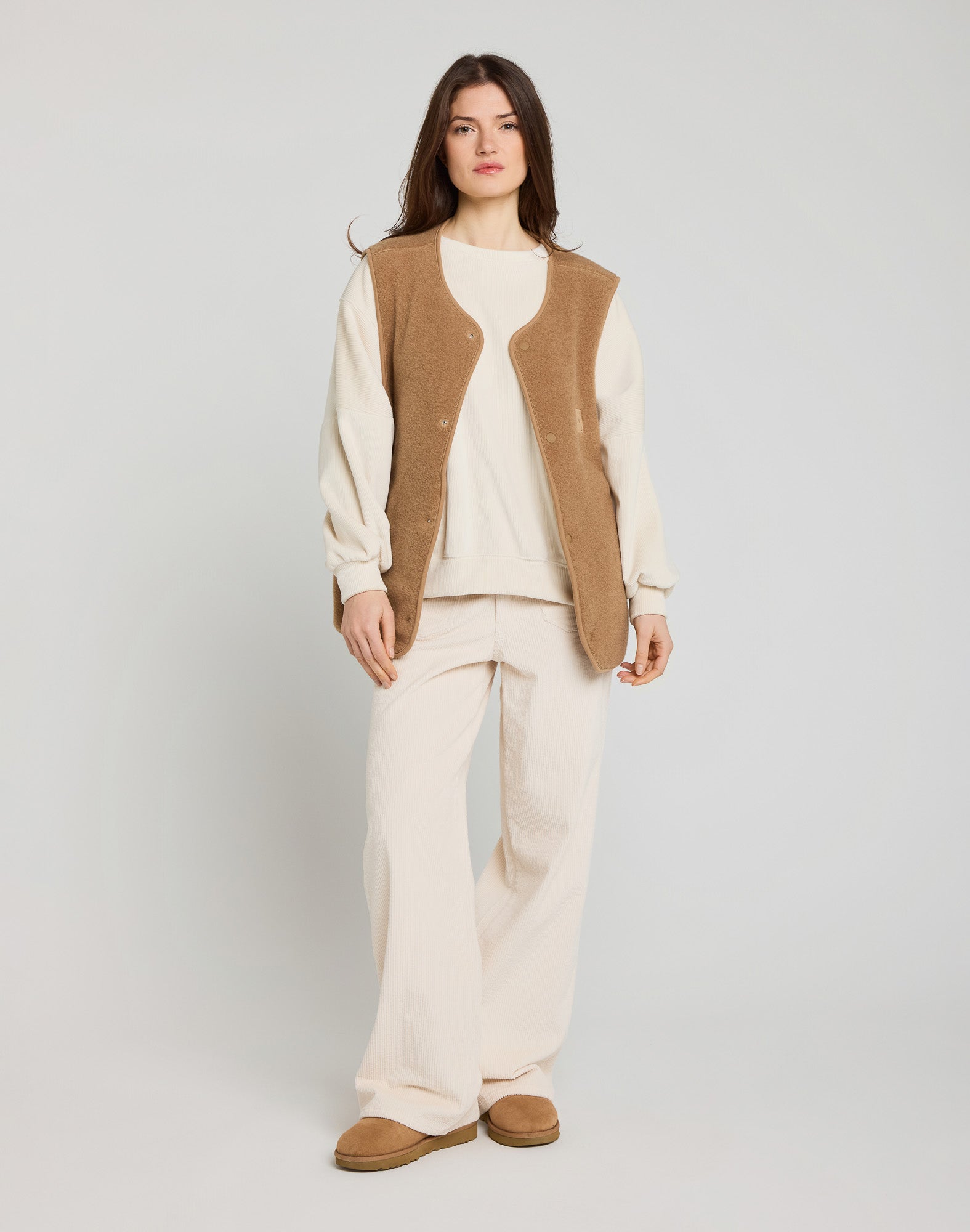 SAND SLEEVELESS VEST