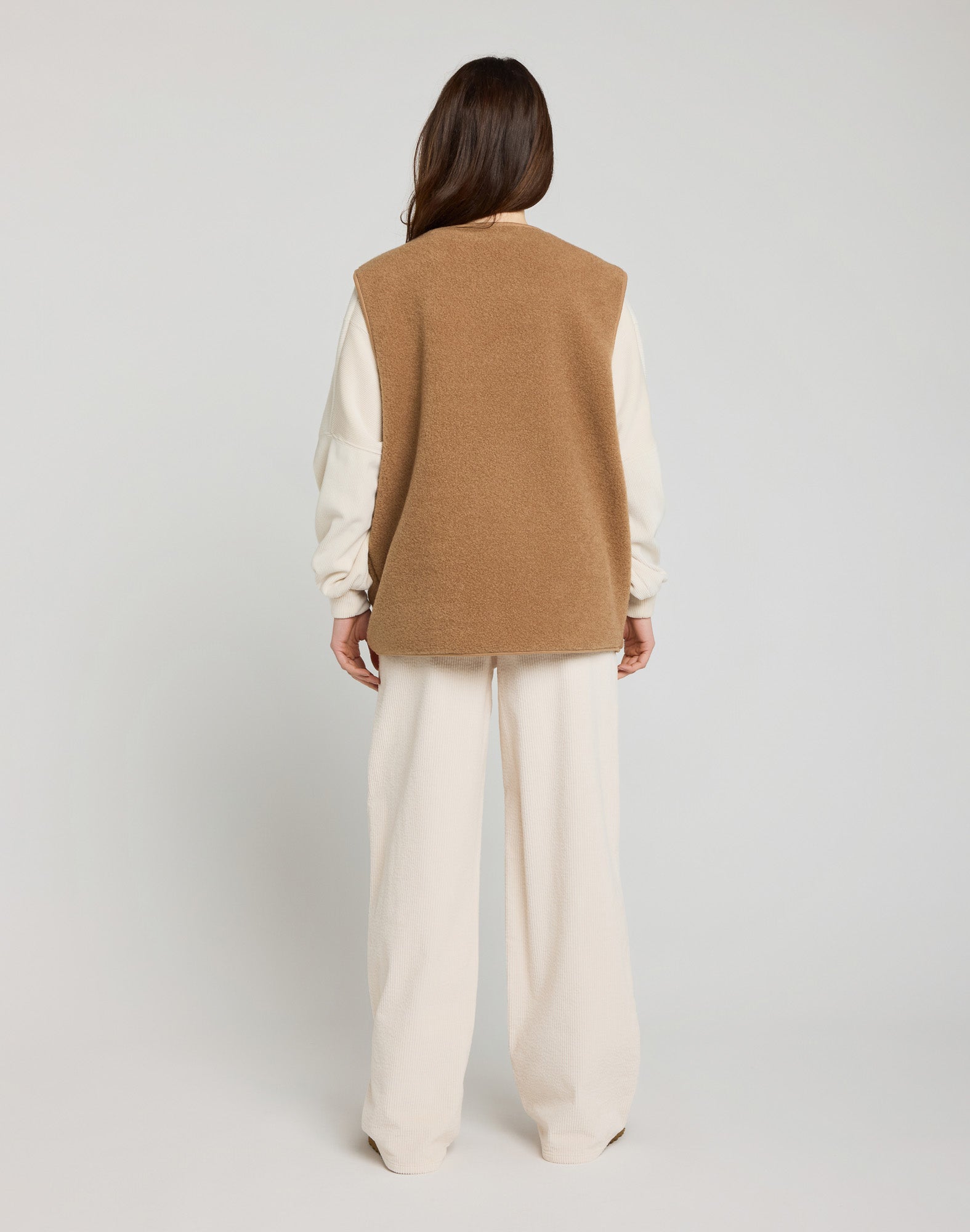 SAND SLEEVELESS VEST